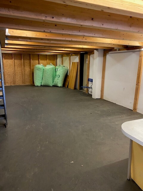 Attraktiver Standort für Verkauf, Produktion, Werkstatt und/oder Lager.