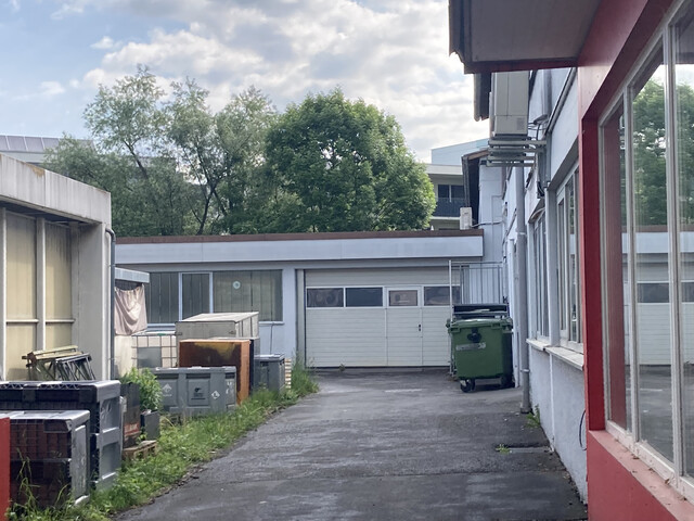 Attraktiver Standort für Verkauf, Produktion, Werkstatt und/oder Lager.