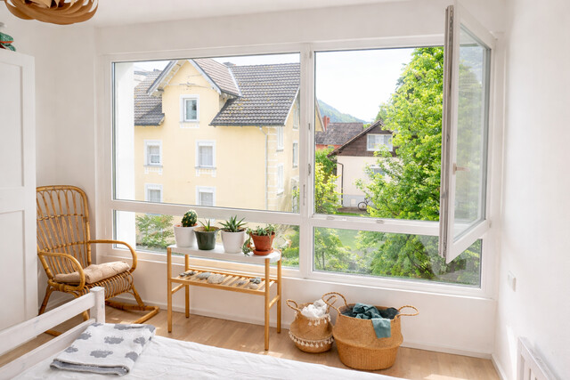 Lichtdurchflutete 2-Zimmer-Wohnung mit großen Fensterfronten – zentral in Feldkirch