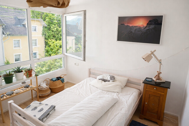 Lichtdurchflutete 2-Zimmer-Wohnung mit großen Fensterfronten – zentral in Feldkirch