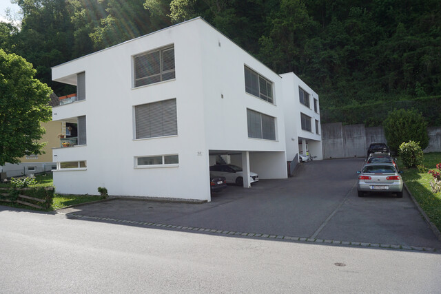 Lichtdurchflutete 2-Zimmer-Wohnung mit großen Fensterfronten – zentral in Feldkirch