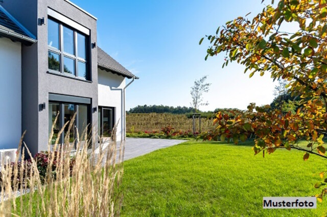 +++ Familienfreundliche Doppelhaushälfte mit Doppelstellplatz außen - ruhig & zentral +++