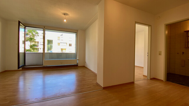 "ohne Provision" helle 2 Zimmer Wohnung mit Balkon