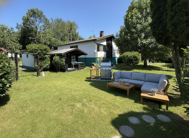 Haus mit großem Grundstück in Mäder