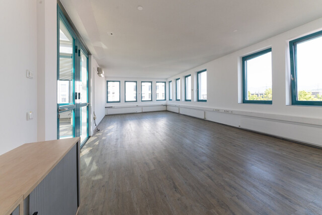 Modernes Büro (46 m²) an der Bundesstraße in Klaus - Perfekte Lage für dein Unternehmen!
