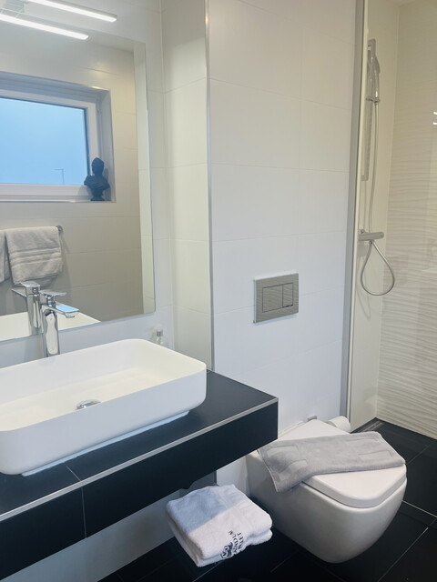 Neubau-Wohnung Top 3 voll Möbliert mit 8 m² Terrasse, Garten, EG, Fahrradraum!