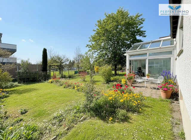 Haus mit großem Garten und Gestaltungspotenzial