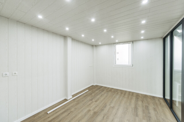 Bungalow mit Garagengebäude 