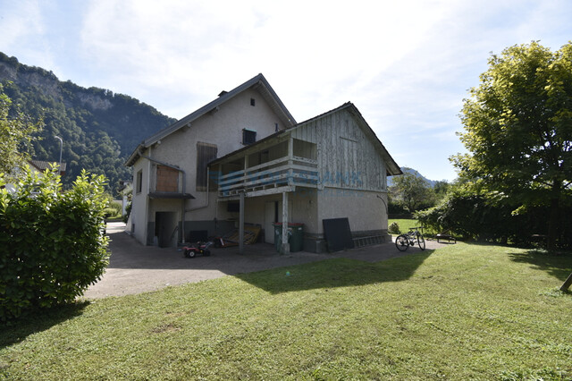 Schnäppchenhaus auf großzügigem Grundstück!