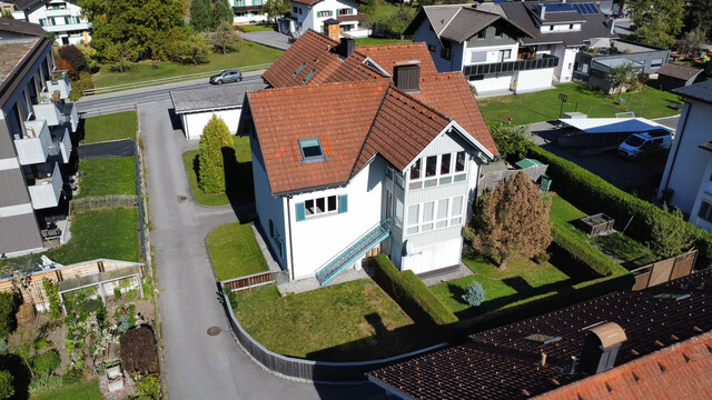 Großzügige, sonnige 3-Zimmerwohnung mit Garten in Gantschier