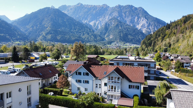 Großzügige, sonnige 3-Zimmerwohnung mit Garten in Gantschier