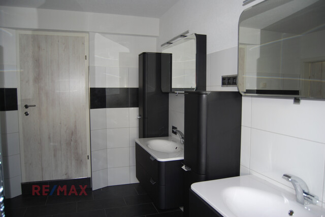 Zinshaus mit Pizzeria und bebaubarer Grundstücksreserve – Alles an einem Standort