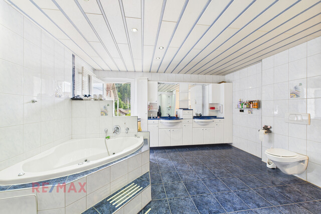 Zinshaus mit Pizzeria und bebaubarer Grundstücksreserve – Alles an einem Standort