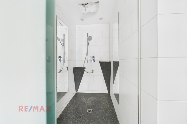 Zinshaus mit Pizzeria und bebaubarer Grundstücksreserve – Alles an einem Standort