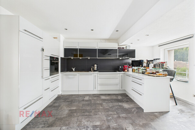 Zinshaus mit Pizzeria und bebaubarer Grundstücksreserve – Alles an einem Standort