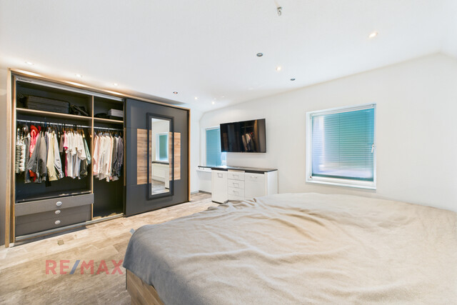 Zinshaus mit Pizzeria und bebaubarer Grundstücksreserve – Alles an einem Standort