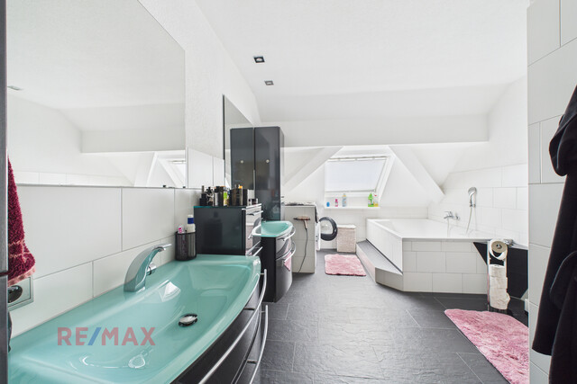 Zinshaus mit Pizzeria und bebaubarer Grundstücksreserve – Alles an einem Standort