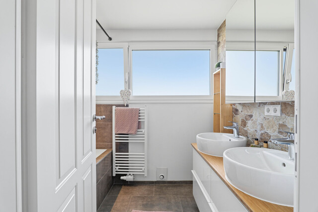 Privates Wohnglück in Lustenau – Einfamilienhaus mit Salzwasserpool, Wintergarten & Poolhaus!