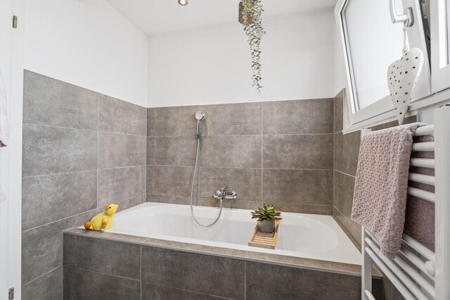 Privates Wohnglück in Lustenau – Einfamilienhaus mit Salzwasserpool, Wintergarten & Poolhaus!