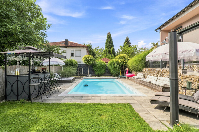 Privates Wohnglück in Lustenau – Einfamilienhaus mit Salzwasserpool, Wintergarten & Poolhaus!