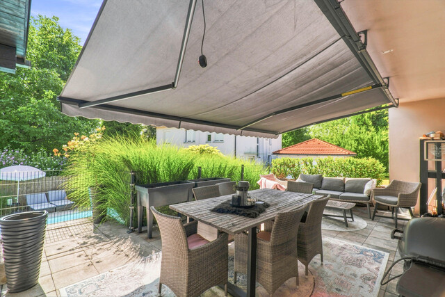 Privates Wohnglück in Lustenau – Einfamilienhaus mit Salzwasserpool, Wintergarten & Poolhaus!