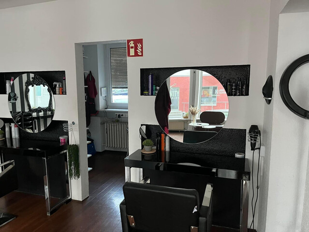 Schöne Friseursalon nähe Merkplatz