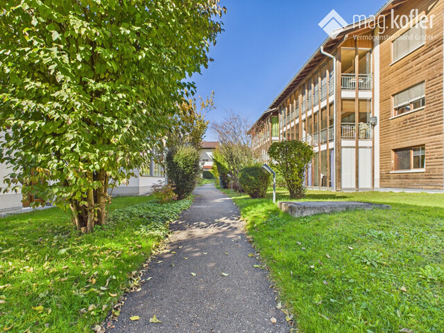 Schöne 2-Zimmer-Wohnung mit großer Veranda – ideal als Anlage