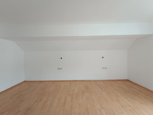 4,5 Zimmer Wohnung |  Balkon | Abstellplatz