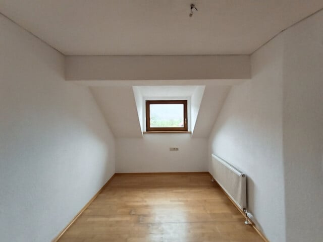 4,5 Zimmer Wohnung |  Balkon | Abstellplatz