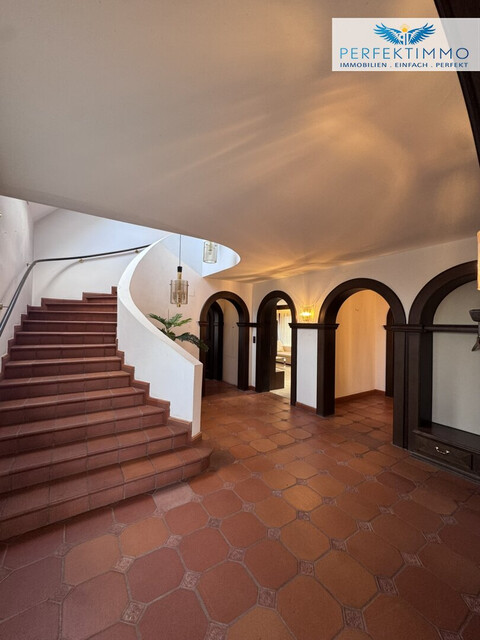 Wohnen & Arbeiten vereint: Villa mit Büro und Hobbyflächen in Götzis!