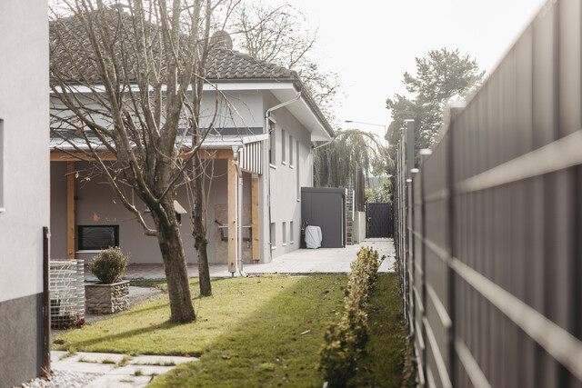 Bungalow mit Garagengebäude 