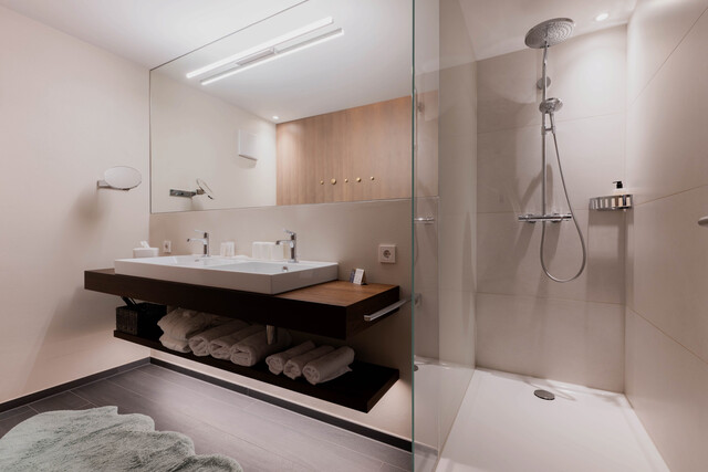 Alpines Design-Juwel im Brandnertal: Etabliertes 4-Sterne-Garni-Hotel in absoluter Spitzenlage zu verkaufen - Mitarbeiterhaus und Verkaufslokal inklusive!