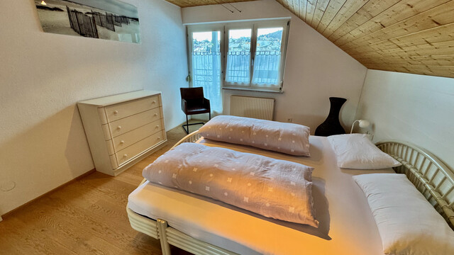 Große  helle 4 Zimmer Dachgeschosswohnung mit Aussicht, 2  Balkonen, Carport und viel Stauraum 