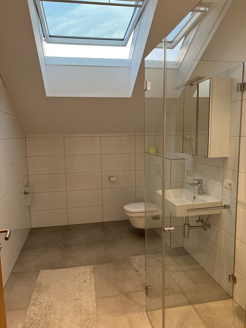 Hochwertig ausgestattete 2-Zimmer Dachgeschosswohnung in Lauteracher Kleinwohnanlage