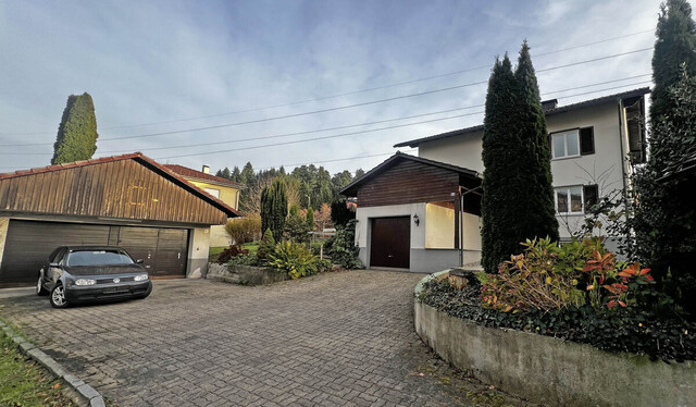 Einfamilienhaus mit großem Grundstück