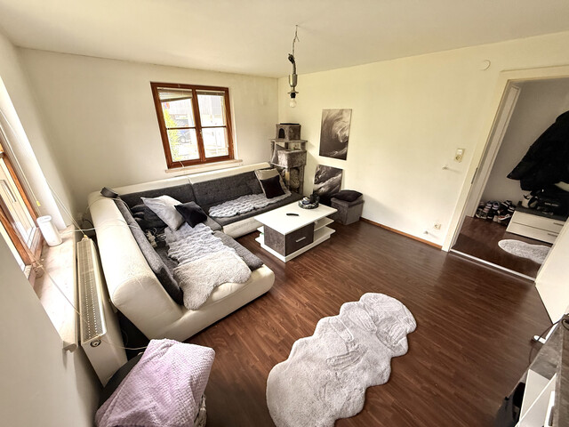 ... helle 3-Zimmer-Wohnung in Zweifamilienhaus zu vermieten