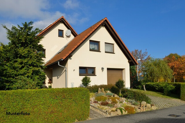 2-Familienhaus mit Ausbaupotenzial – perfekte Gelegenheit für Eigenleistung