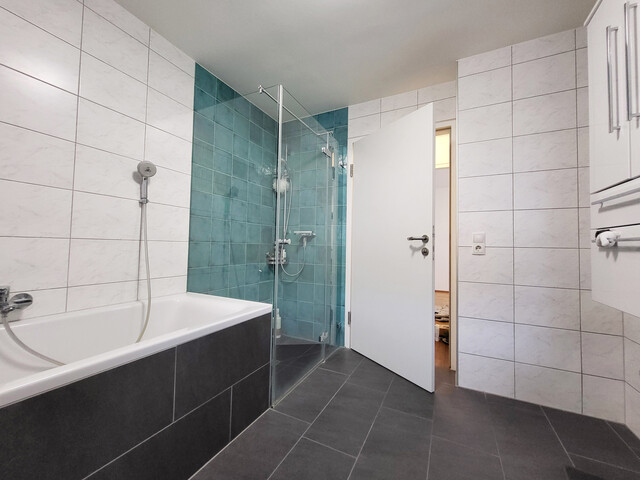 Muntlix: attraktive 3-Zimmer-Dachgeschosswohnung zu vermieten