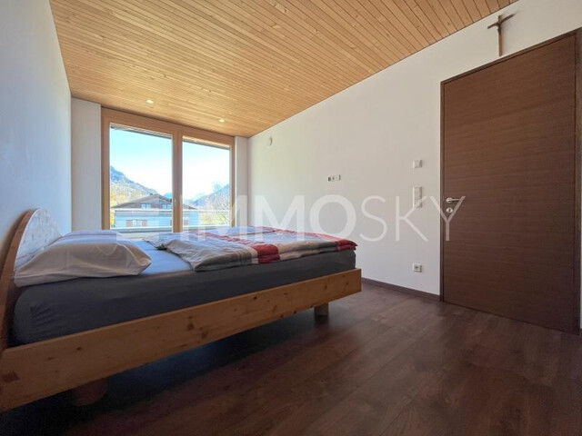 Exklusive Penthouse-Wohnung mit integriertem Geschäftshaus in Röns.