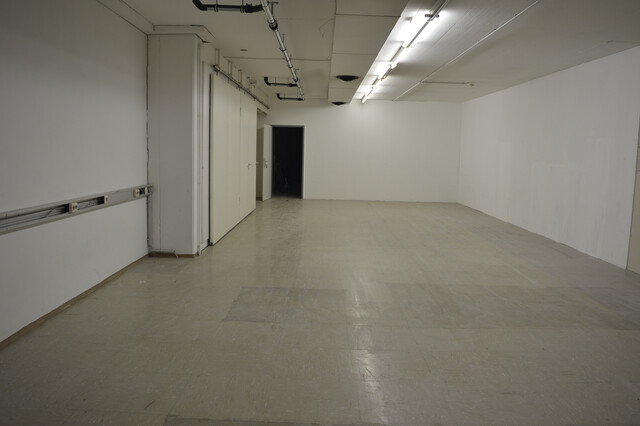 Große Lagerfläche im Winsauer Center zu vermieten!