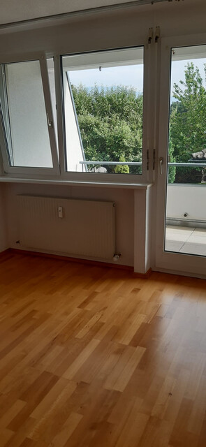 Herrliche Terrassenwohnung mit Carport, Terrasse und Abstellraum in Gebrauchtgebäude