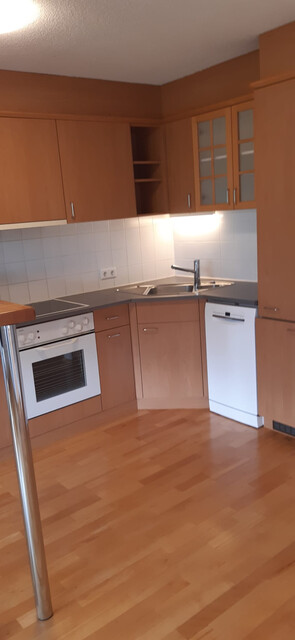 Herrliche Terrassenwohnung mit Carport, Terrasse und Abstellraum in Gebrauchtgebäude