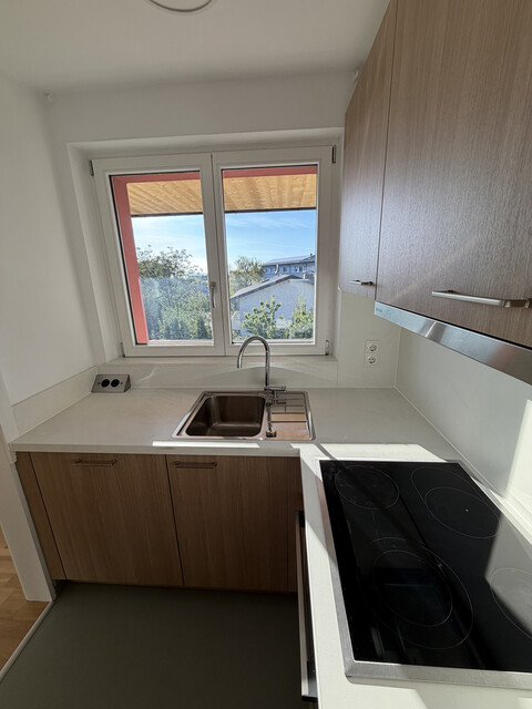 Sonnige 3,5 Zimmer Wohnung mit Balkon in Seenähe 