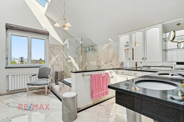 Nobles Anwesen mit großem Schwimmteich