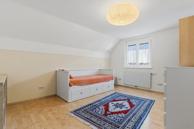 Schönes Wohnhaus mit Entwicklungsmöglichkeiten in bester Lage