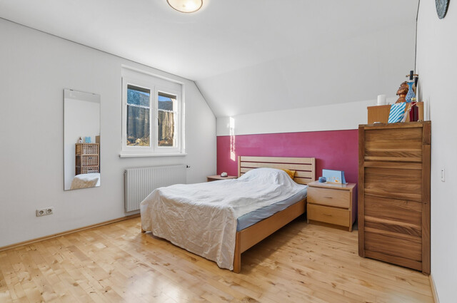 Schönes Wohnhaus mit Entwicklungsmöglichkeiten in bester Lage