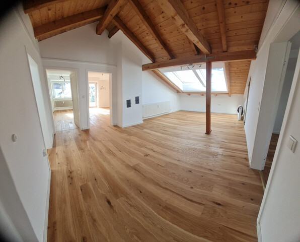 Ruhige und helle Dachgeschosswohnung sucht neue Mieter