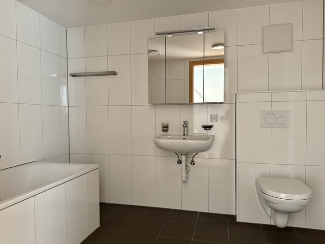 Erstbezug: Einmalige, lichtdurchflutete Wohnung 