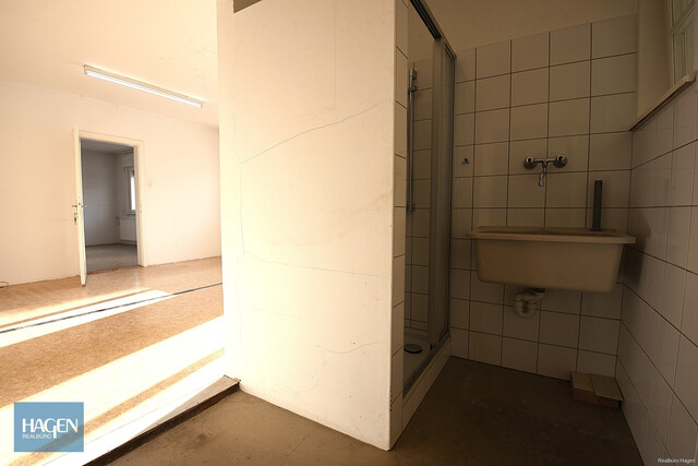 Großzügige Gewerbehalle mit Büroräume in Wolfurt zu vermieten!