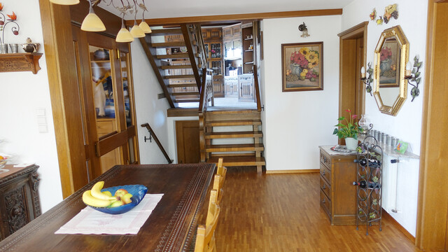 großes Wohnhaus mit 720 m² Grund am Ortsrand in ruhiger und sehr schöner Lage